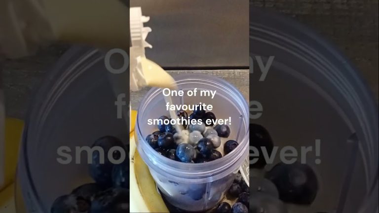 When life gives you blueberries don't say no! Vegan Breakfast Blueberry Smoothie