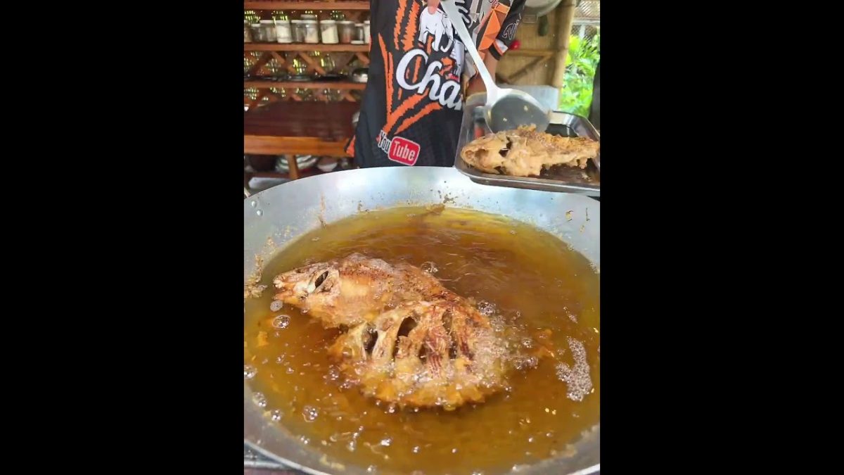 Fish and crabs the recipe frying yummy by chef Ny. #food #chef #foryou #shorts #recipe #yummy
