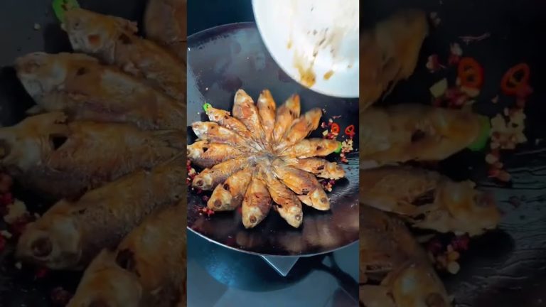 Cooking the whole fish Deep fried cooking recipes 🤤 #groundfoodies #shorts #cooking