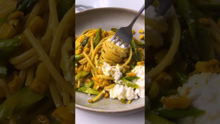 Alexa’s Caramelized Corn and Asparagus Pasta With Ricotta recipe is in the description 🍝