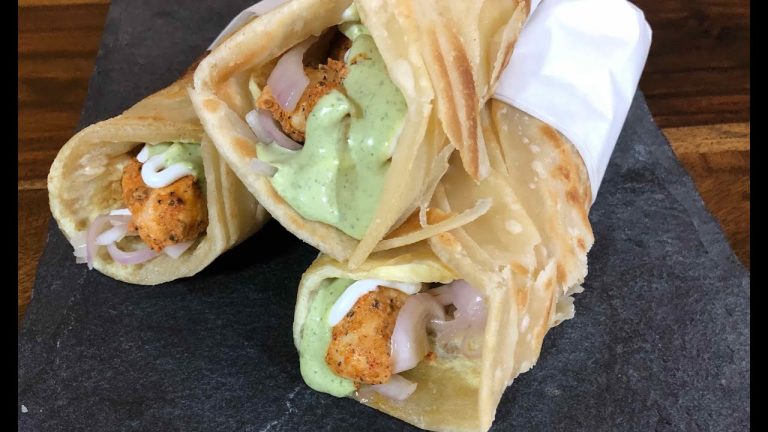 Chicken Tikka Roll Recipe | चिकन टिक्का रोल | Rolls King Style | Pratskitchen