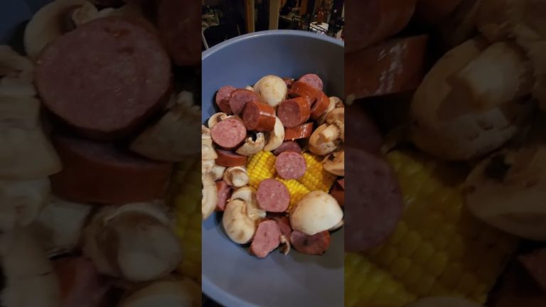 How to make Louisiana style crawfish boil at home! {Fast and easy recipe} 🦞🦞🦞🦞🦞