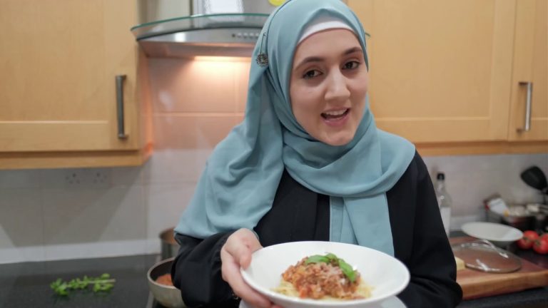 How to cook Pasta Bolognese| Halal Pasta recipe [No music]