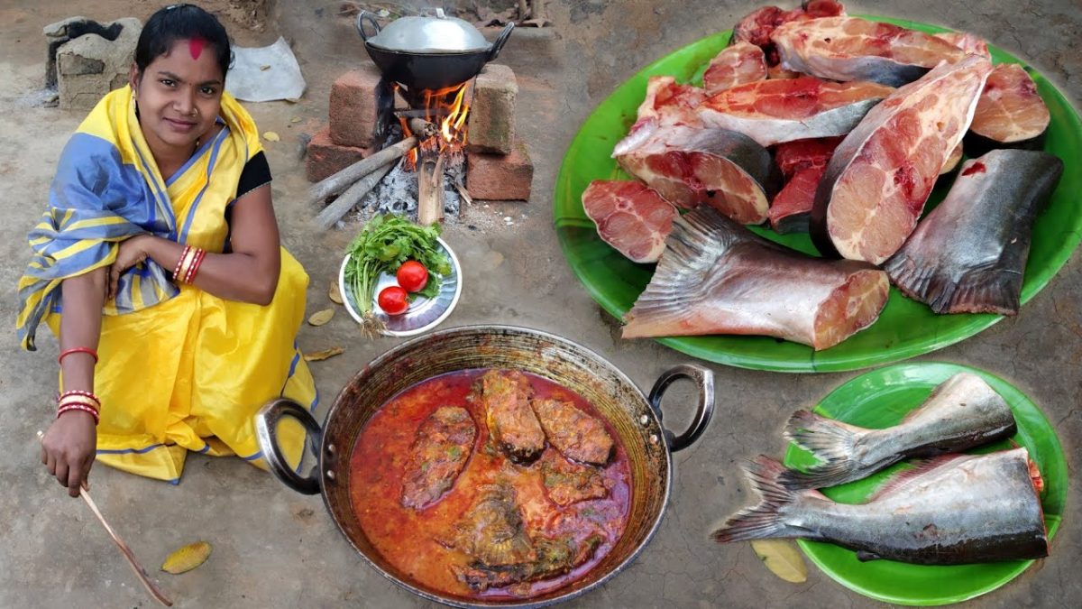 Fish curry recipe with potatoes Cooking and eating village style||Rural village Odisha|village food