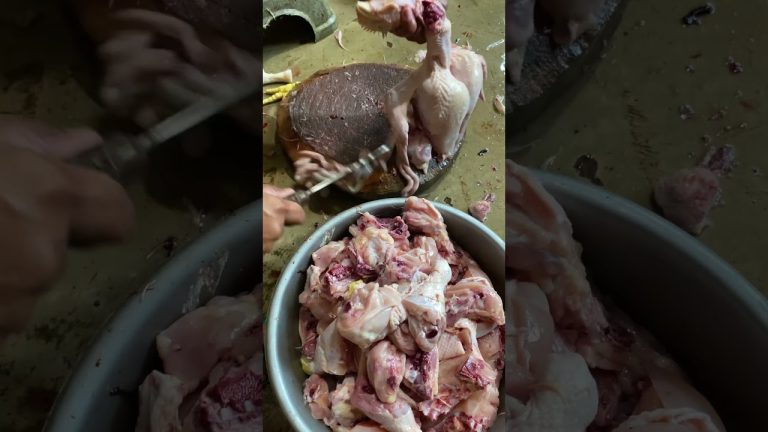 Potong daging ayam untuk prasmanan #dagingayam #chicken #ayam #makanayam #aymsegar #short