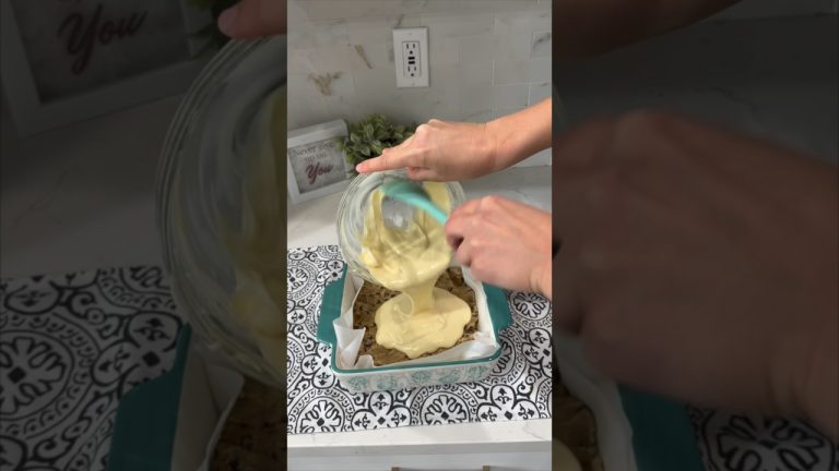 😍CHOCOLATE CHIP CHEESECAKE BARS!!! Silky & Tasty! #tasty #dessert #shorts #summerrecipe #easyrecipe