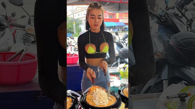 The Most Popular Crispy Seafood Omelette in Rayong