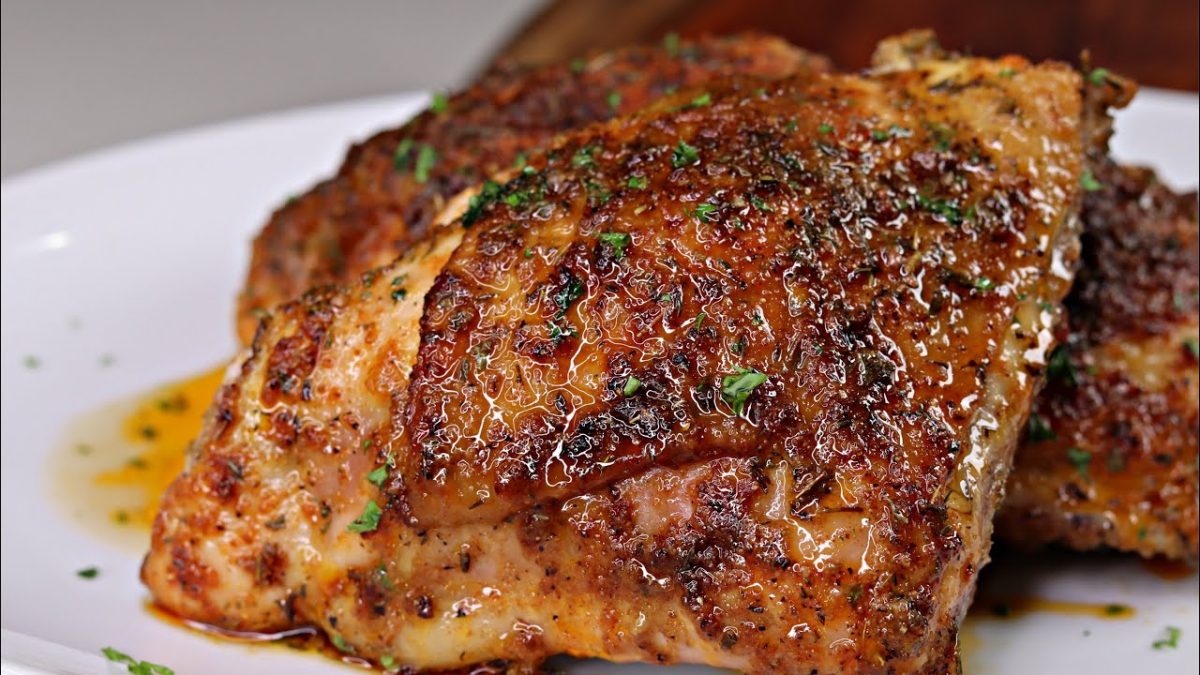 QUICK AND EASY OVEN BAKED CHICKEN THIGHS | The BEST Juicy Baked Chicken Thighs