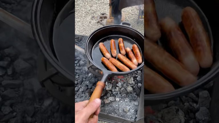 Restoring a Cast iron Skillet #skillet #restoration #castiron #forge