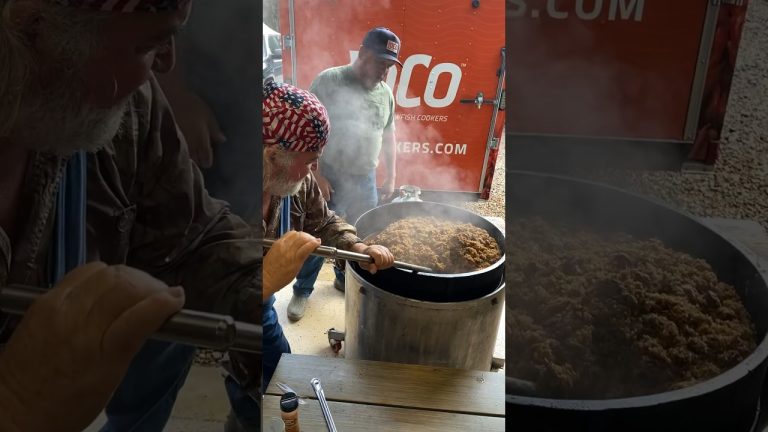 First Flip is when we add the chicken back in. #jambalaya #cajun #cooking