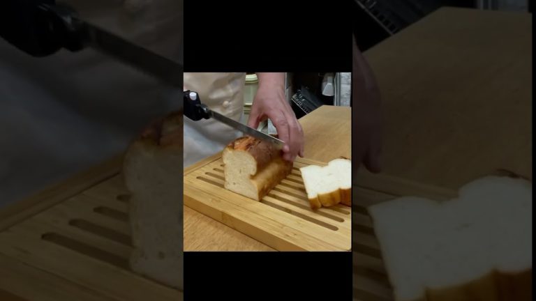 新作『めんたいじゃがバター』マッシュポテトを生地に練り込んで口溶け良いパンを作りました#パン#明太子