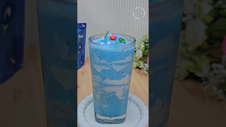 Enjoying the new smoothie “blue wave”  🌊 #youtubeshorts #smoothie #food