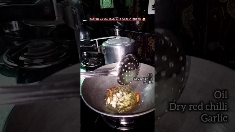 Garlic Bread Recipe! Make It At Home And Impress Everyone  #shorts  #rajnandinihere