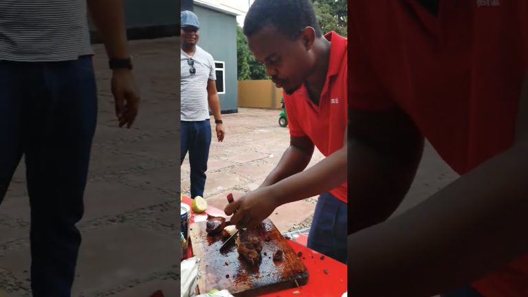 This Chief Has A Unique Taste #bbq #chicken #wildfoodlove #food #recipe #grill #streetfood #shorts