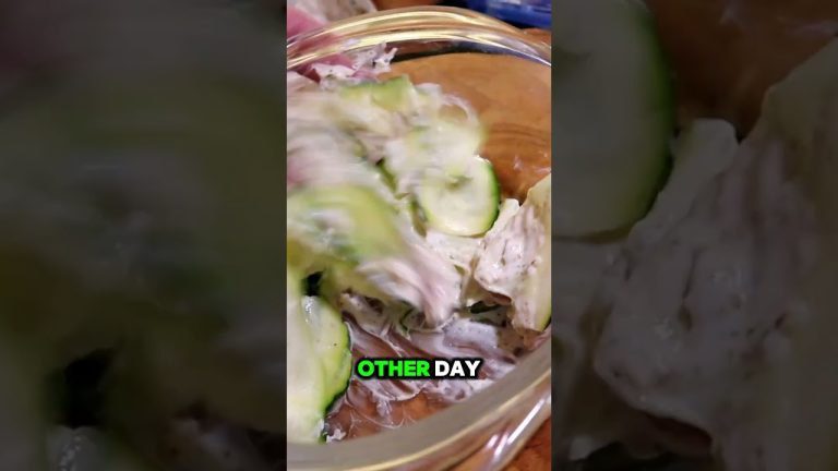 Summer Fresh Zoodles with Greek Yogurt and Tomato Veggie Pasta Recipe #zoodle #greekyogurt #recipe