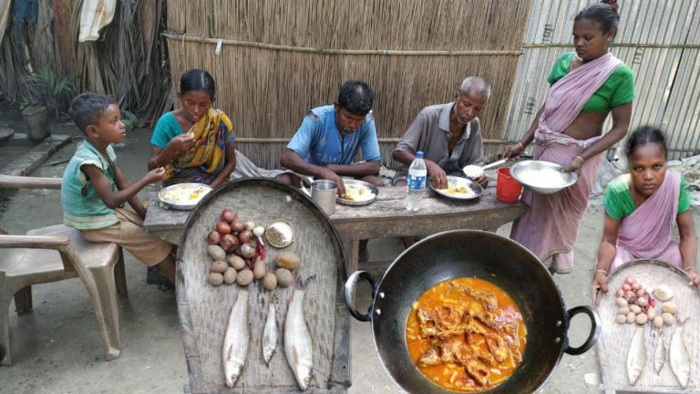 fish cooking recipes indian style | santali women preparing small  fish recipes