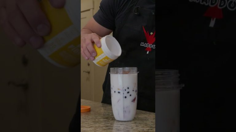 Make A Smoothie With Me #cooking #satisfying #healthy