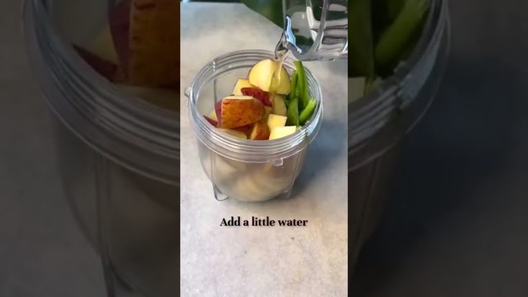 SPINACH SMOOTHIE FOR THE WIN! 💬 | POPxo Beauty #Shorts