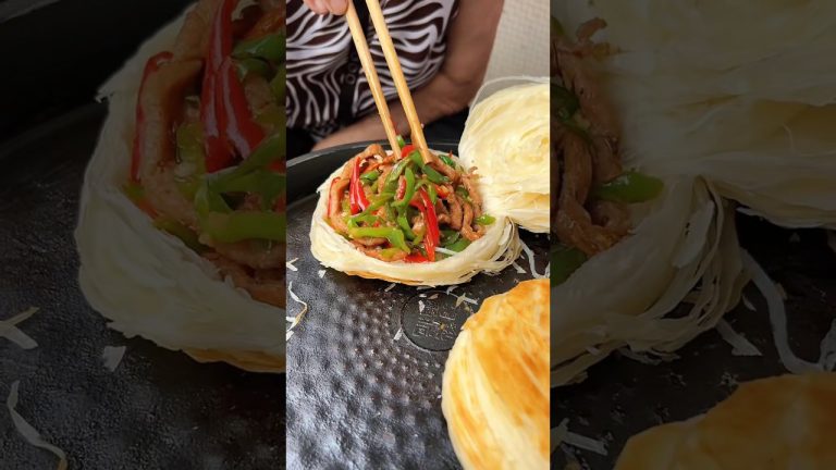 Chinese burger Stir-fried pork with pepper