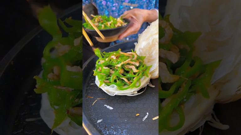 Chinese burger Stir-fried pork with hot peppers