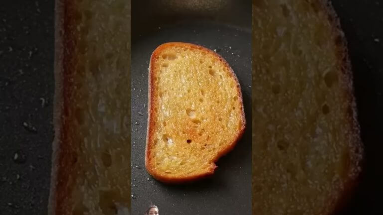 Tomato and Garlic Confit Toast #food #garlictoast #cooking #toast #recipe #cheesegarlictoast #garlic