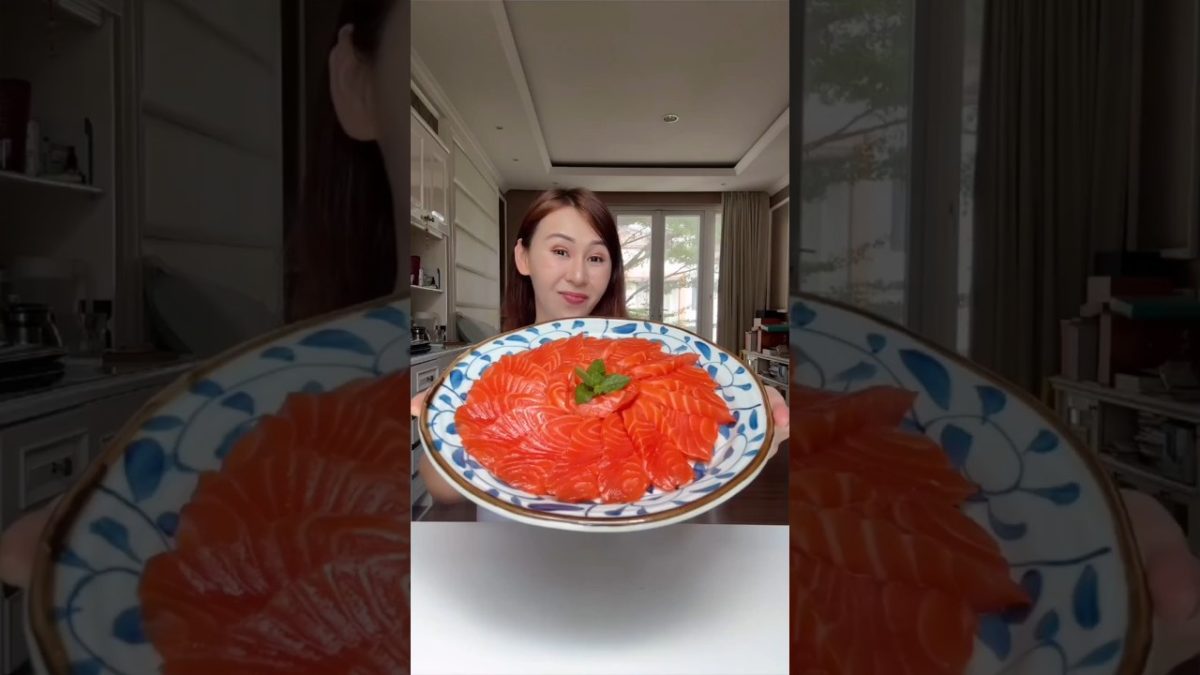 Belajar bagian Salmon , tonton sampai habis yahhh … sekalian belajar cara potong salmon shasimi
