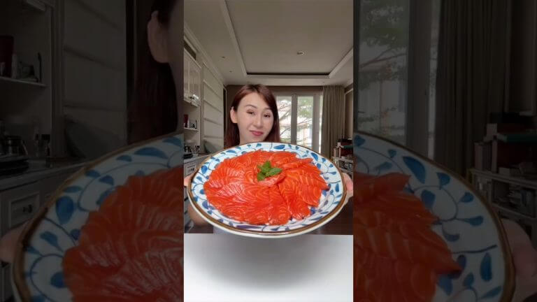 Belajar bagian Salmon , tonton sampai habis yahhh … sekalian belajar cara potong salmon shasimi