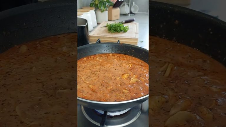 Super Quick Easy and delicious Mince and mushroom pasta 😋 #shorts