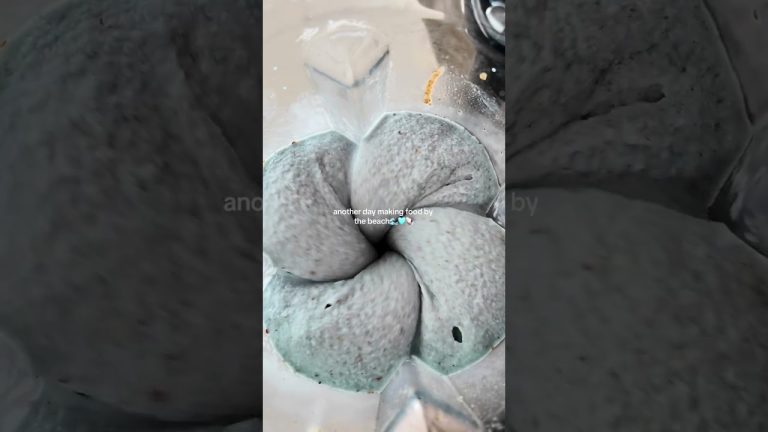 😍🩵🌊 Obsessed with this smoothie! Calling it the aquamarine smoothie.(Recipe in the comments) #shorts