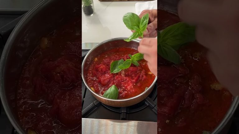 Learning to make pomodoro from an Italian 🤌🤌