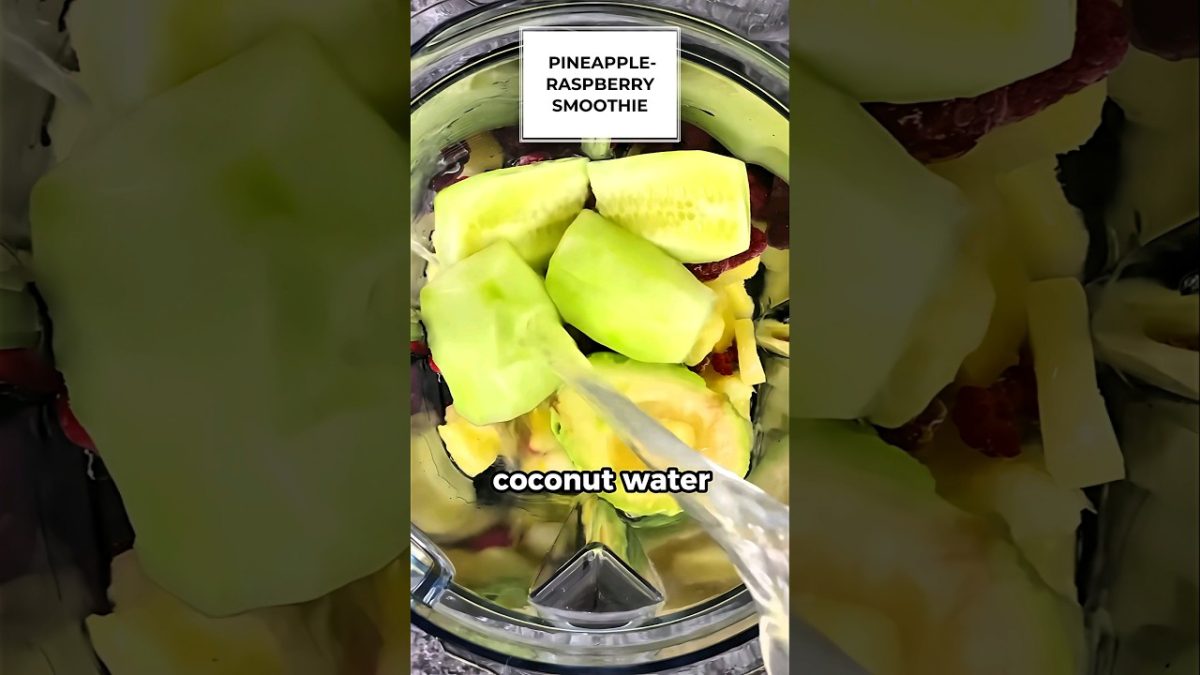 Raspberry smoothie #asmrsounds #satisfying #asmr #kitchen #food #refreshingdrinks #refreshing