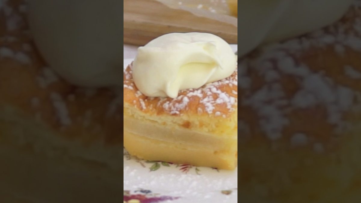 Apple magic cake
