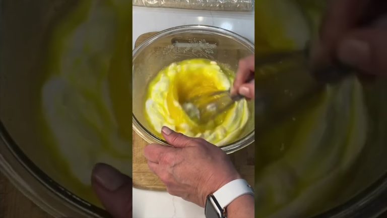 Delicious Strawberry Phyllo Pastry Cake. Recipe on my blog #shorts