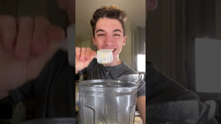 Mango Piña Colada Smoothie 🍹