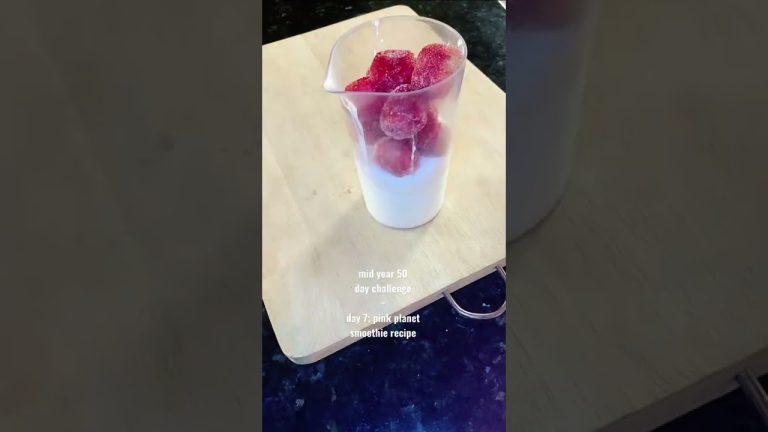 Pink Planet Smoothie | Pink & Blue Smoothie Recipe | Spirulina Smoothie | 50 day challenge #shorts