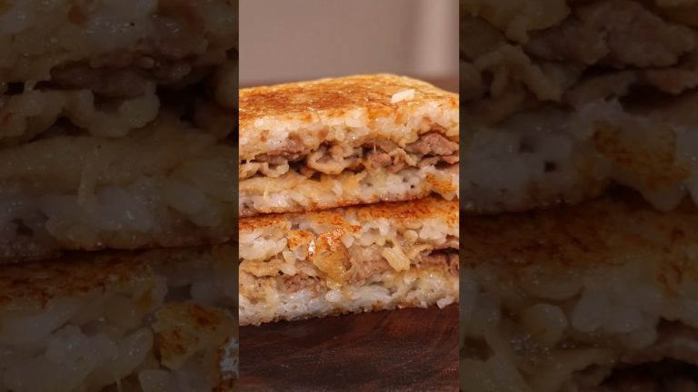 Hot pork rice burger 🐖🥪