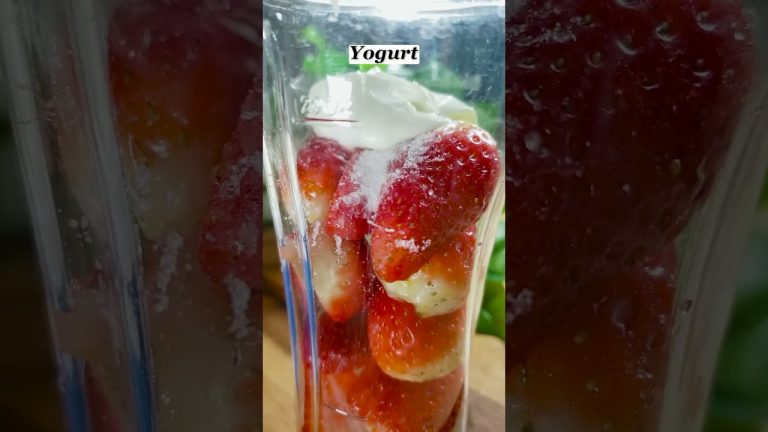 Yummy Strawberry Smoothie | Healthy & Nutritious #bestcurry #smoothie #shorts #healthydrinks