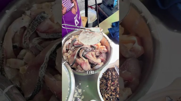 酸菜鱼馍3元一个嘎嘎香！#路边摊美味 #街边小吃 #街头美食