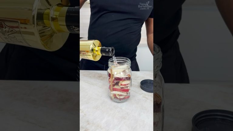 Apple Pie Vodka Milkshake #cocktail #icecream #apple #applepie