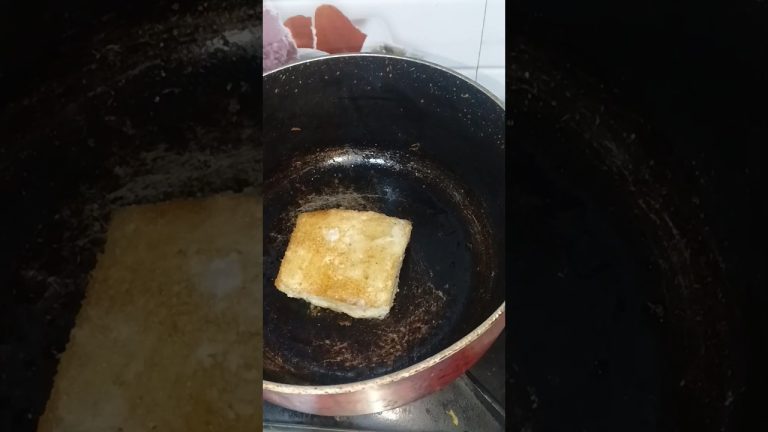 swadisht lag rahi hai na 😋 #shorts #bread #recipe #foodie #cooking #wholewheatparatha #indianbread