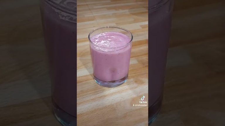 Greek Yogurt Smoothie Oatmeal Strawberry Yummy Berries Low Calorie 200 Calories Weightloss Diet