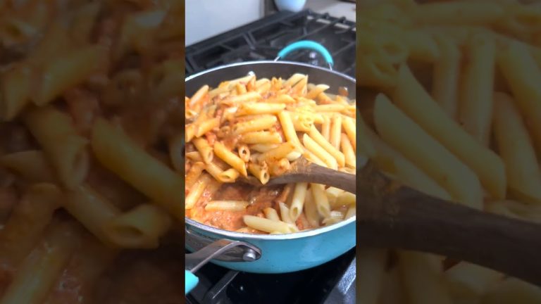 QUICK AND EASY CREAMY PASTA #shorts