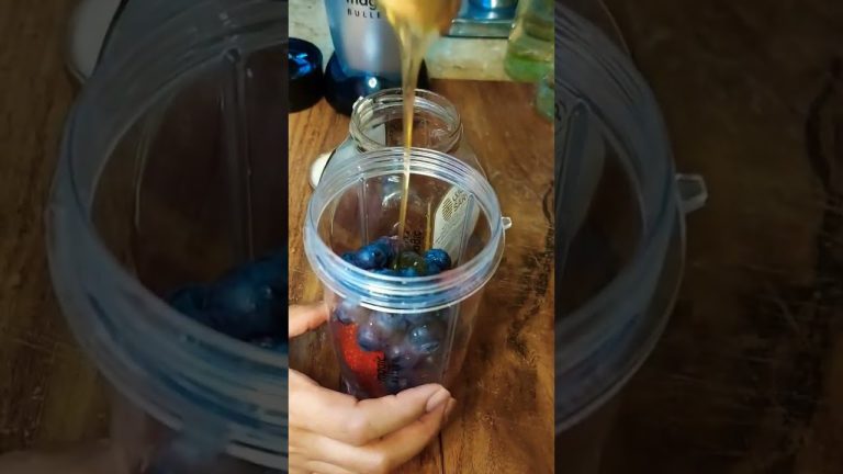 Best drink for the summer☀️ / Strawberry🍓 Blueberry Smoothie without Sugar #juice #shorts #ytshorts