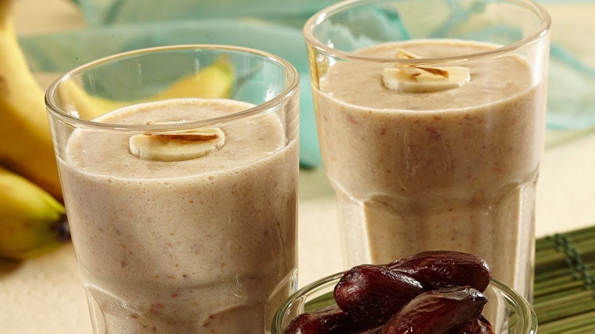 Banana Date and Nut Smoothie | Easy 3 step recipe