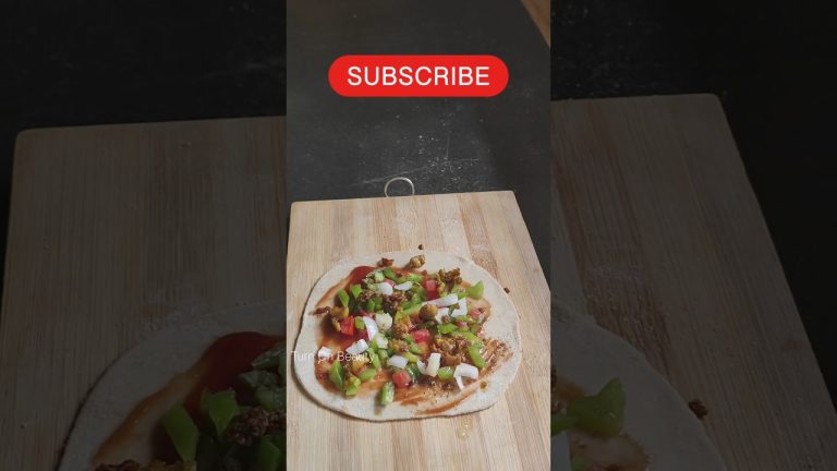 Stuffed Chicken Paratha 🥙  Atta Paratha -try 5mins recipe  #chicken #paratha #stuffedparatha #shorts