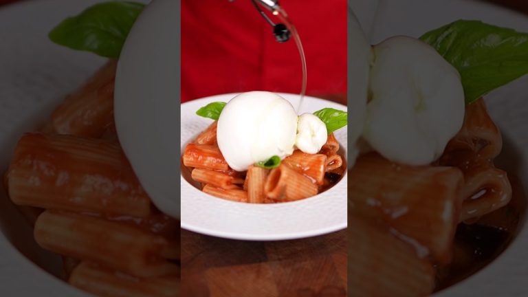 Pasta alla norma e burrata con ricotta 🤤 #shorts #italianfood @Lionfield