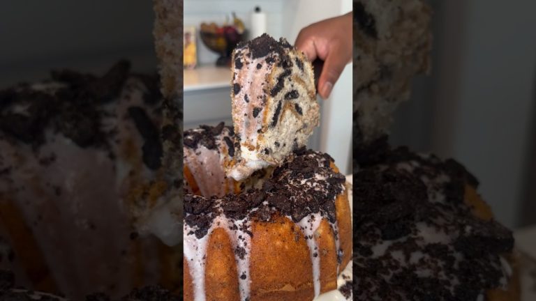 OREO BISCOFF POUND CAKE! The cake you never knew you needed. #poundcake