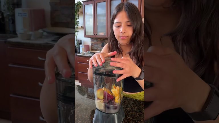 The most delicious glowy skin smoothie. Recipe in comments! 😍💕 #smoothierecipes #smoothie