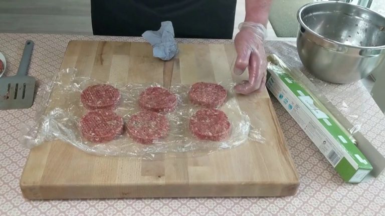 How to Make Beef & Pork Burgers – Easy Preparation and Cooking Recipe by a Master Butcher.