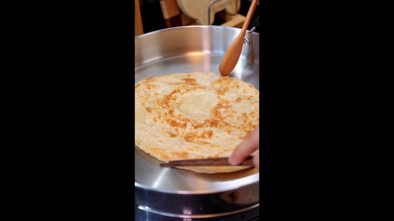 家常烙饼妙招 很多人烙#家常饼 又硬又干不分层，分享2个妙招，柔软多层不发硬#利仁电煎锅 #无涂层不粘锅 #利仁不锈钢电煎锅